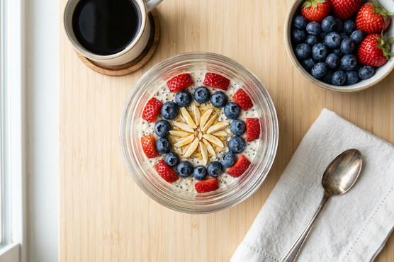 Overnight Oats with Mixed Berries